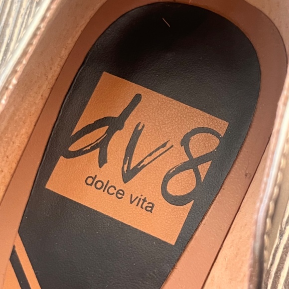 NEW Dolce Vita Gold Sandals - Picture 12 of 16